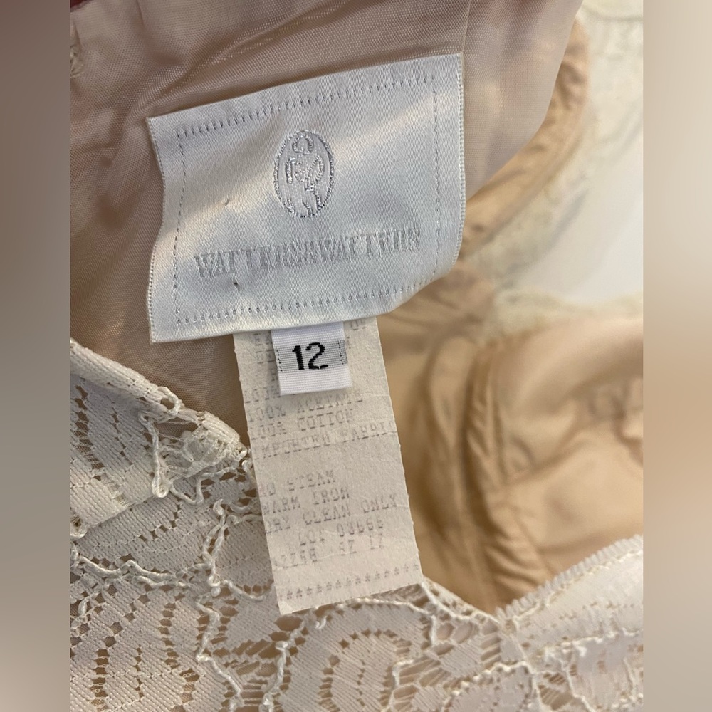Waters and Watters lace dress with back cut out, size 12 - Picture 3 of 3